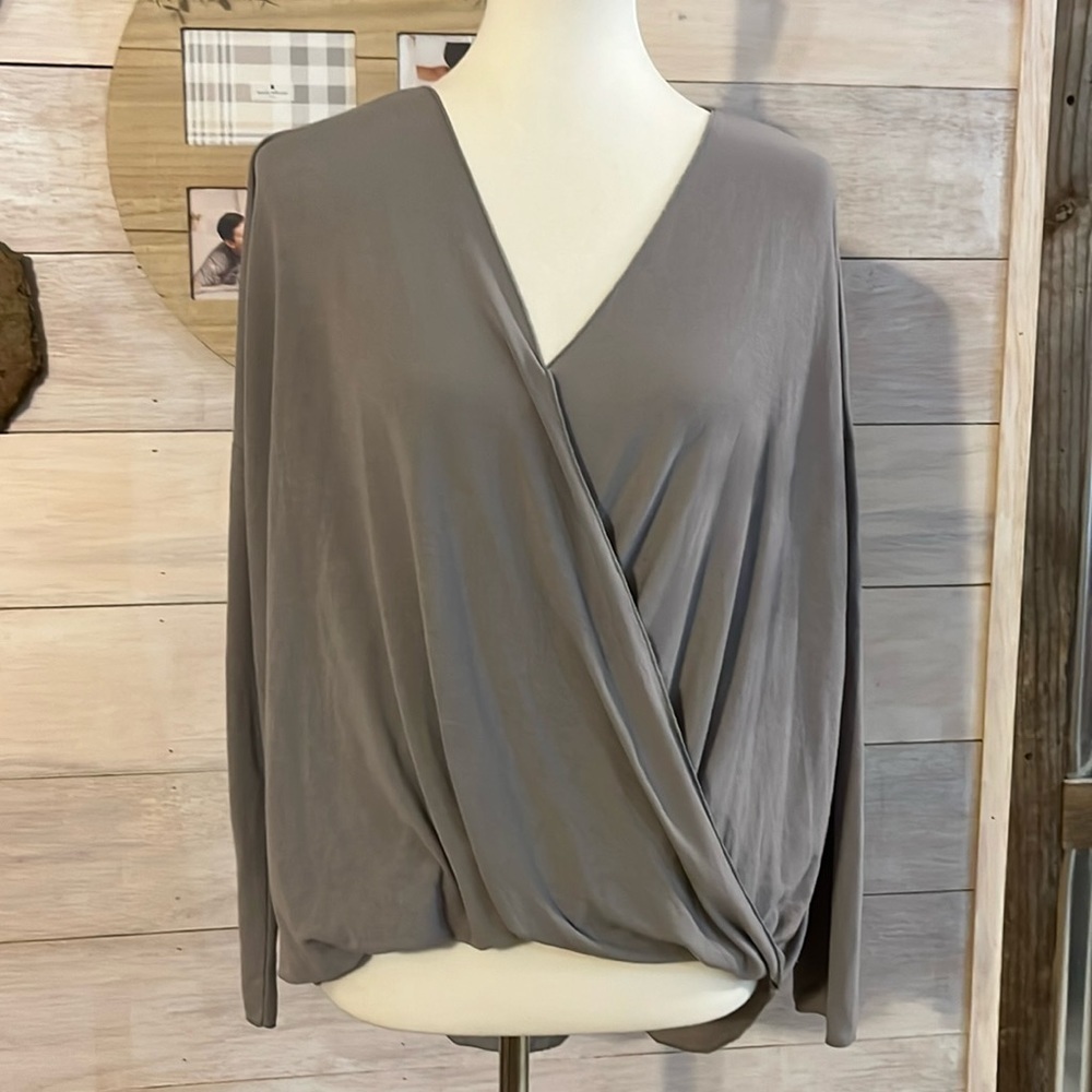 Altars State Gray Top M